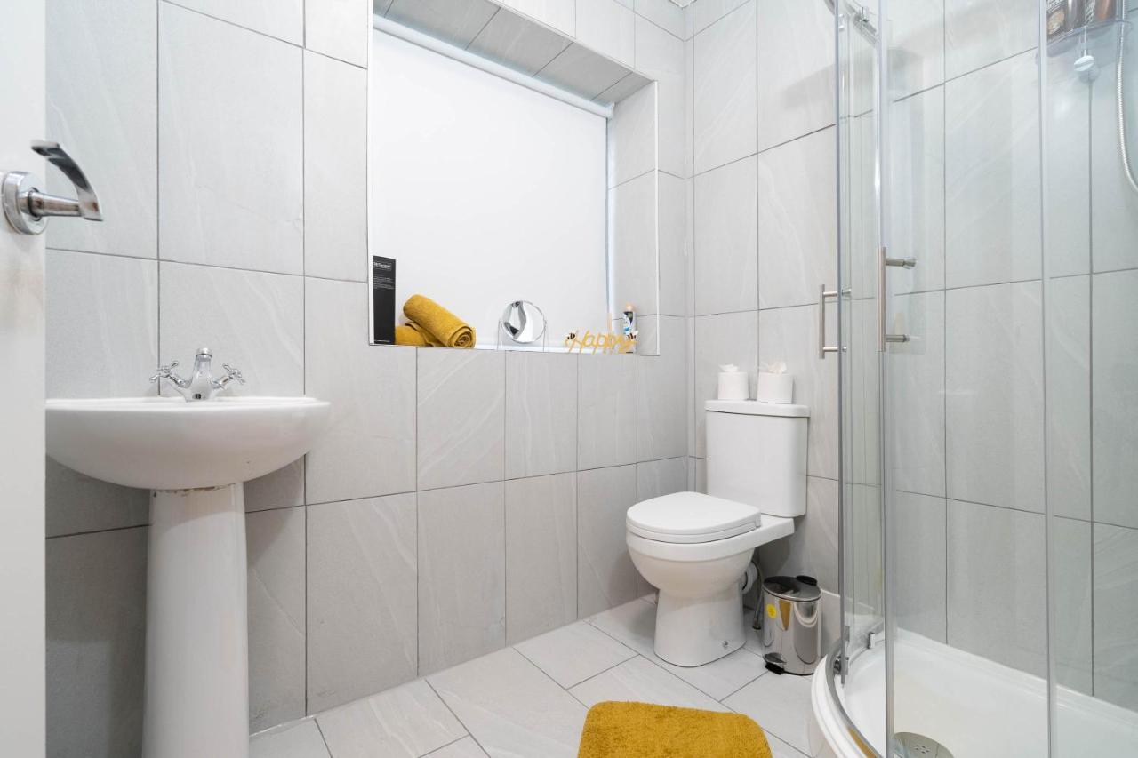 Two Bedroom Apartment-One Choice Stays- Jewellery Quarter Birmingham Esterno foto